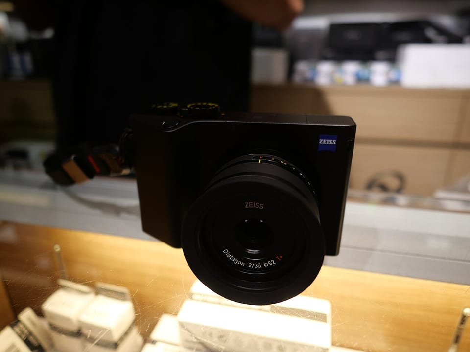 Zeiss ZX1